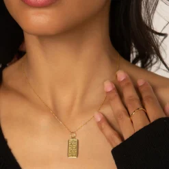 Dorothy 18K Gold Medallion